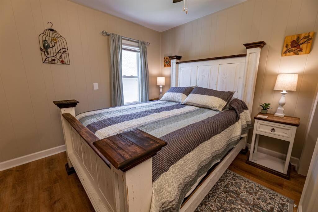 The Cardinal Nest A Cozy Cottage On Main St Saint Charles Экстерьер фото