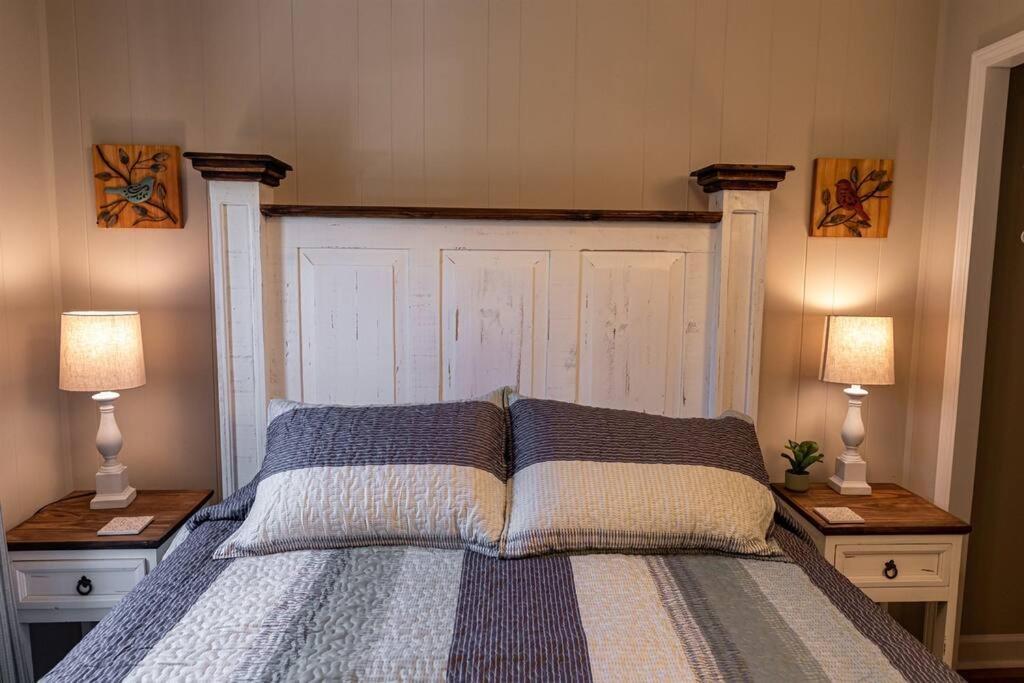 The Cardinal Nest A Cozy Cottage On Main St Saint Charles Экстерьер фото